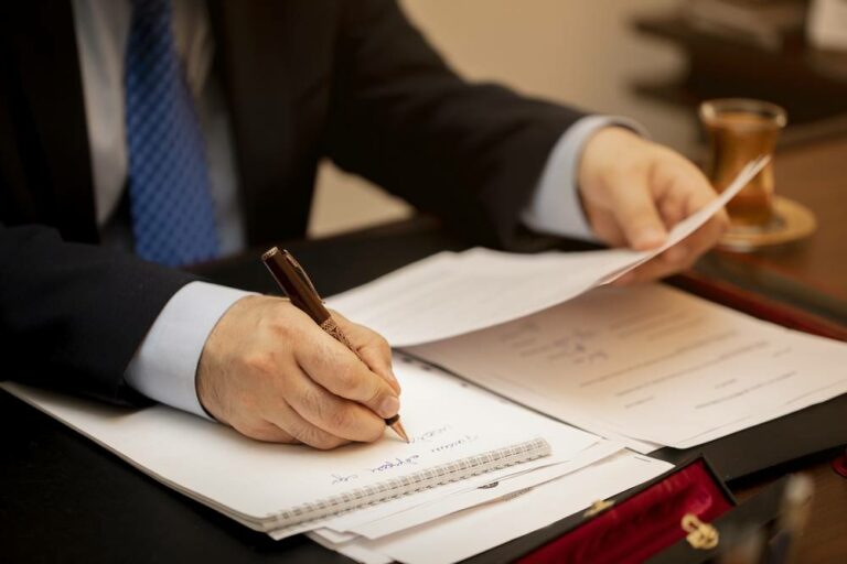 Coût d'un testament chez le notaire : les tarifs en 2025